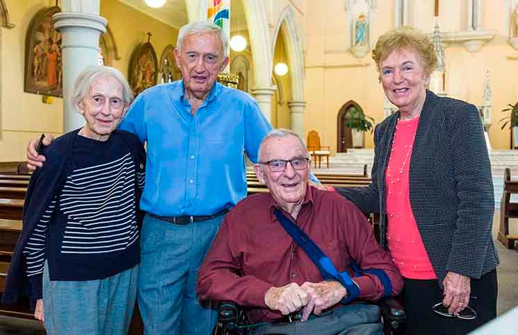Político ateo de 85 años recibe el Bautismo y se proclama católico