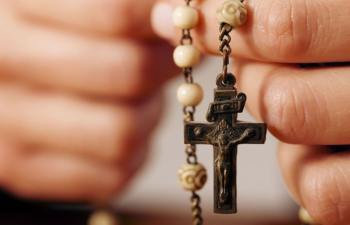 7 momentos para rezar el Rosario si no sueles tener tiempo para hacerlo