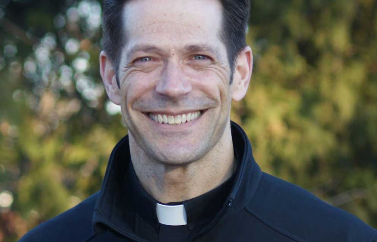 De burlarse de los sacerdotes, se convirtió en uno gracias al amor de Dios