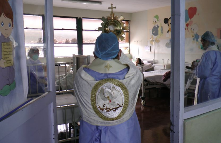 Jesús Sacramentado visita a enfermos de Covid-19 en Corpus Christi