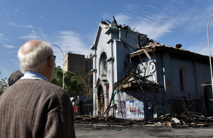 Obispos se unen para condenar el ataque a las iglesias y piden rezar por la paz