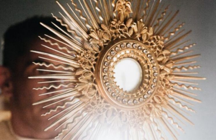 ¿Por qué están ocurriendo milagros eucarísticos? La opinión de un obispo