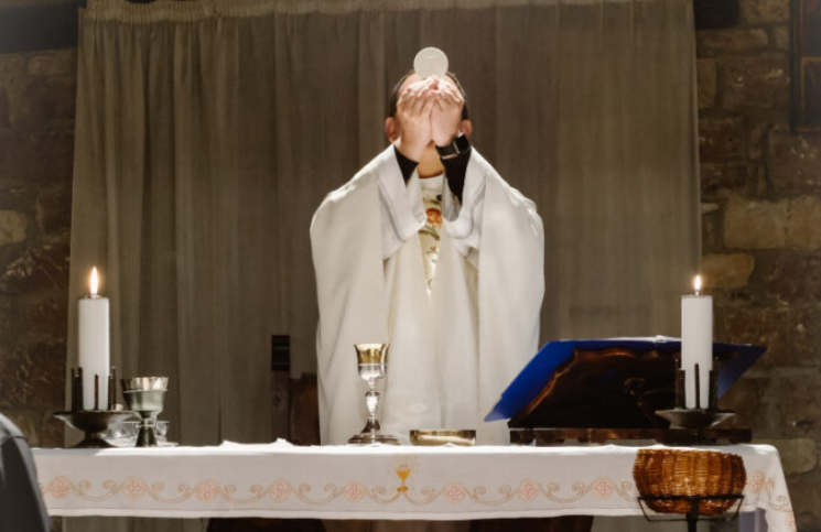 "Sentí algo a través de mi cuerpo", protestante cuenta su primera experiencia en Misa católica