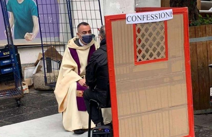 Sacerdote confiesa en la calle: "Llega gente que se había unido a sectas satánicas"