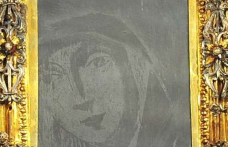 Cuando la Virgen María "se apareció" en el cristal de una ventana