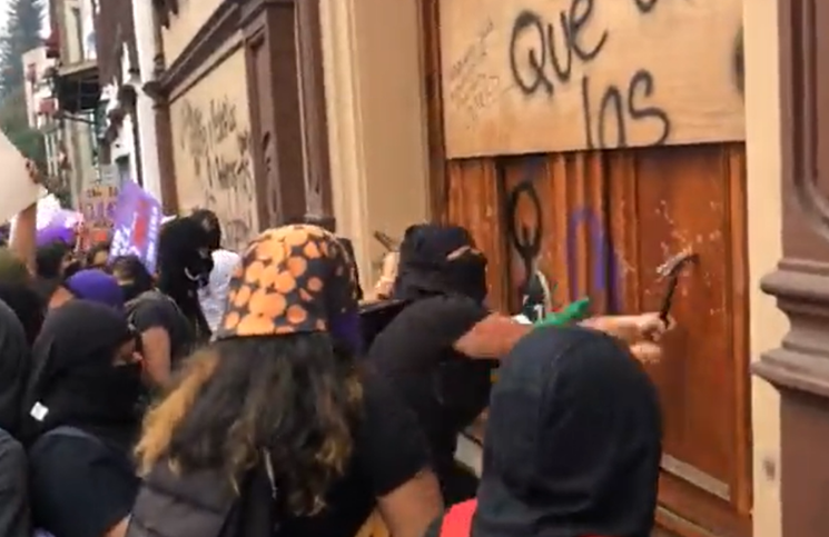 [Video] Día de la mujer: Fieles defienden iglesia de un ataque feminista