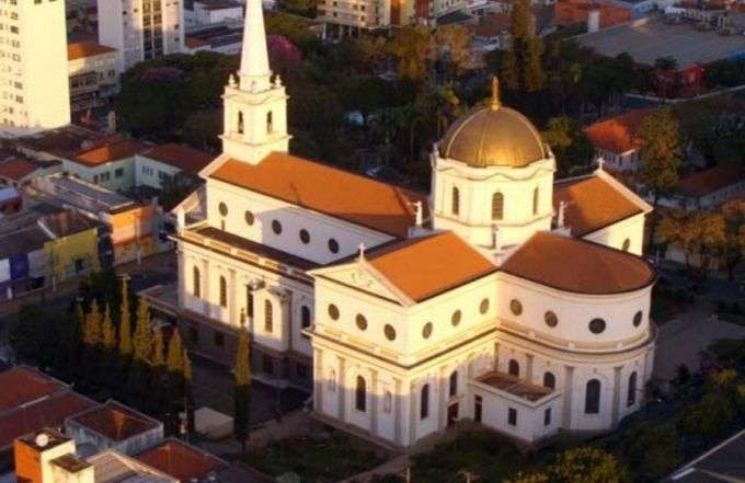 Diócesis repudia publicidad de sex-shop grabada en una basílica
