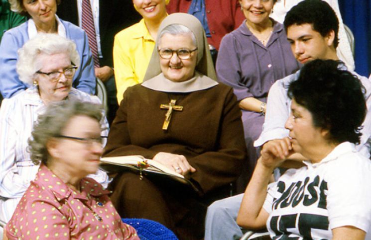 Las hermosas historias de católicos que se convirtieron gracias a EWTN