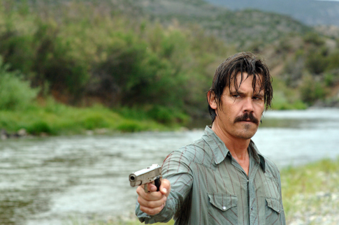 Llewelyn (Josh Brolin) tries to "stop what's comin'" with a firearm. Bad idea.
