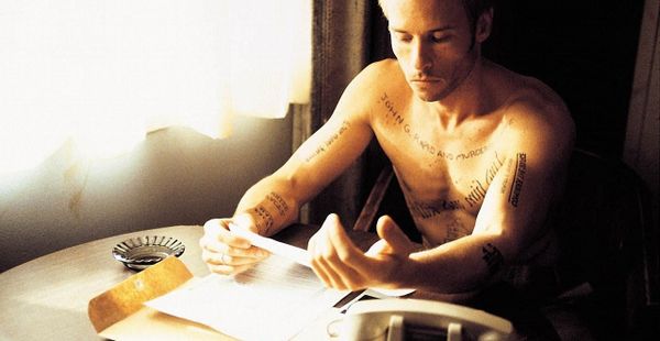 Memento (2001)