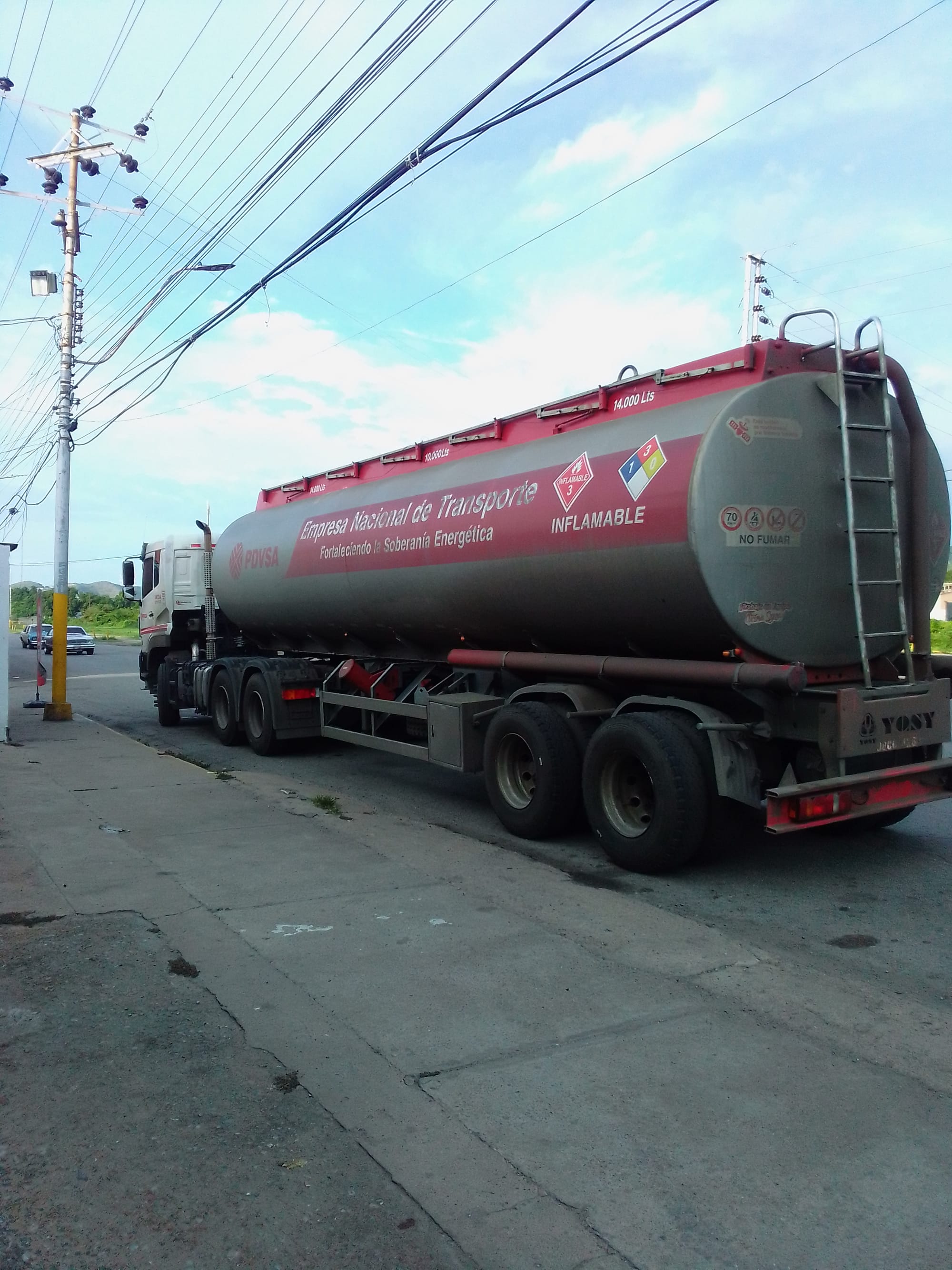 Camión cisterna de PDVSA