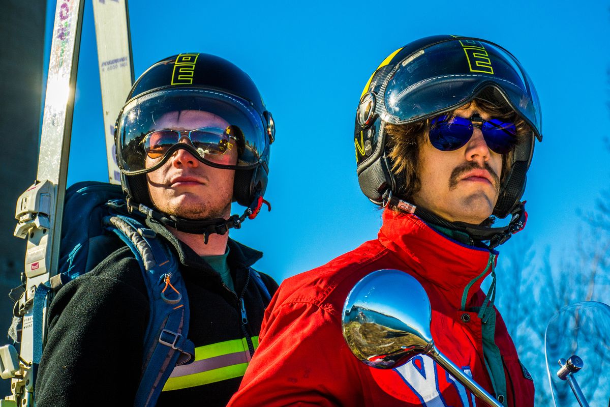 Pr&eacute;paration de d&eacute;but de saison de ski en Vespa
