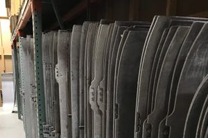 Le ski, un énorme sandwich de fibres, de bois et de plastique