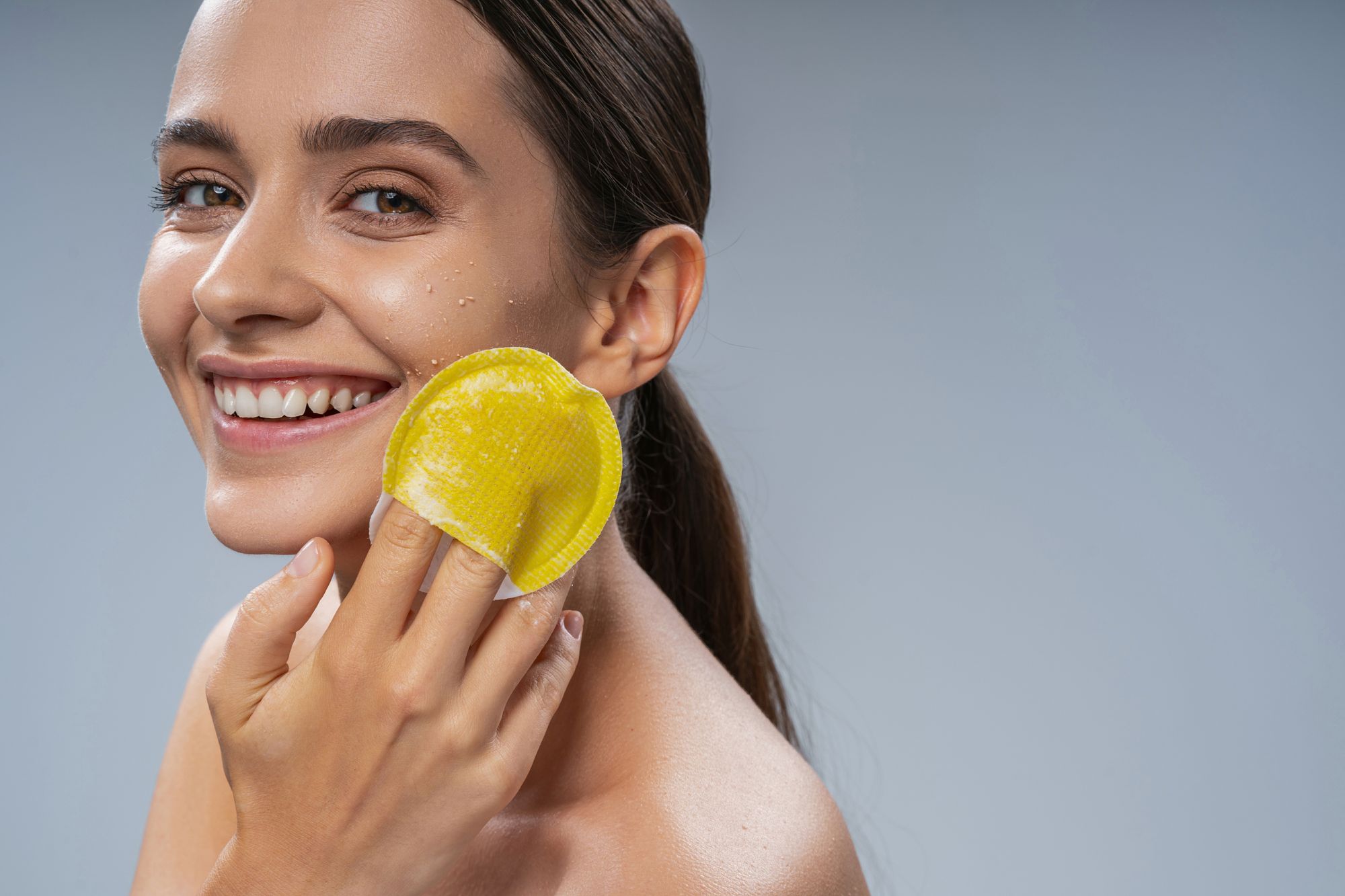woman exfoliating her face