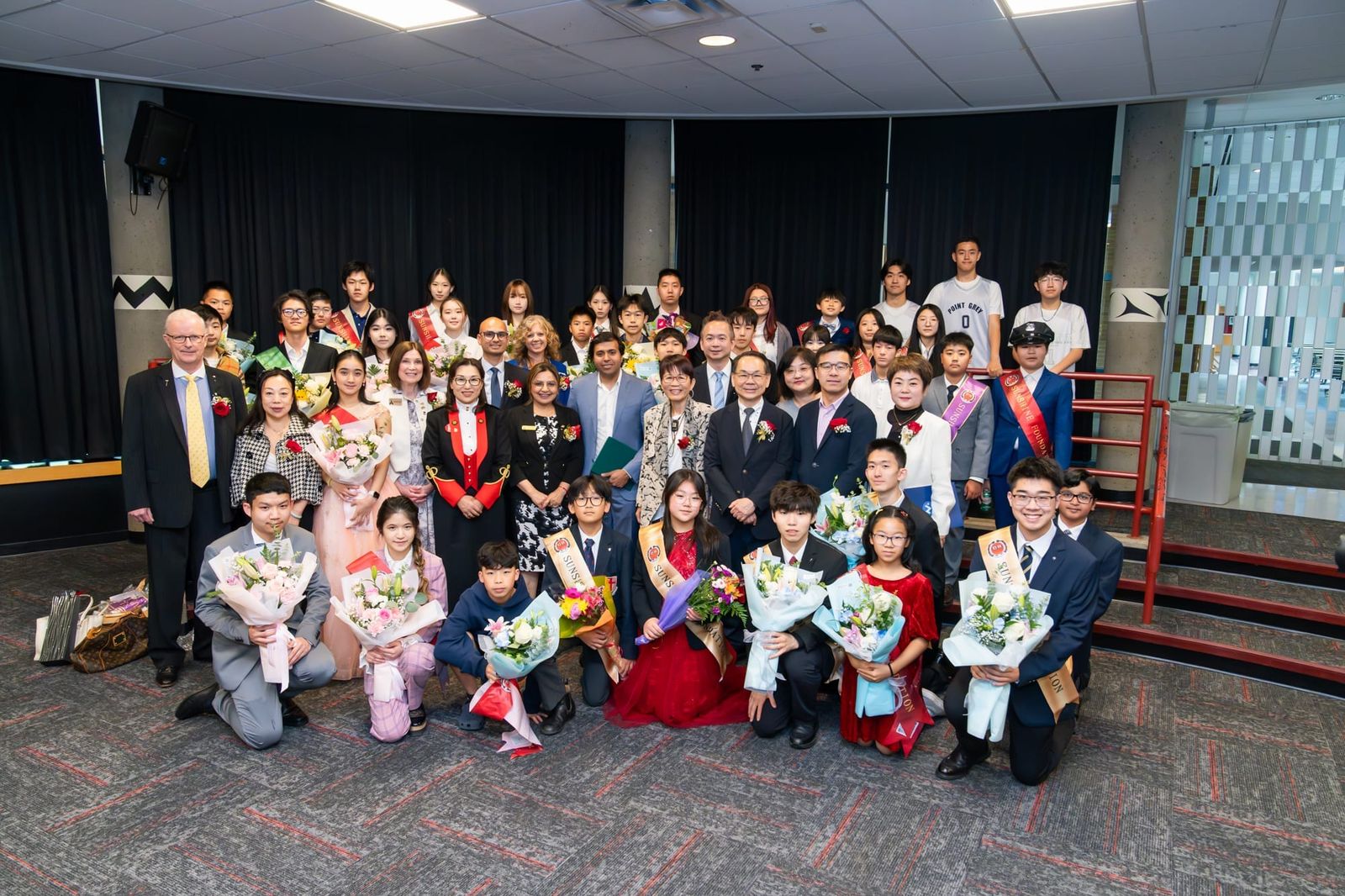 青春之光，温暖传承 —— 2025加拿大阳光基金会第八届青少年社区贡献颁奖典礼