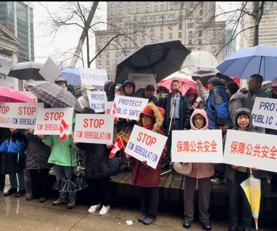 历史将铭记今日！数百中医同仁及民众雨中集会，捍卫中药处方监管，守护公众健康