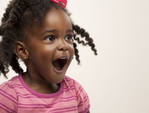 有个黑人小姑娘，她叫玛肯娜