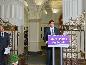 卑诗新任省长David Eby推出多项新政，解决住房和治安问题