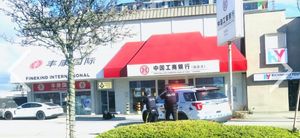 本拿比市中心少年被无故捅刀！列治文华人抢银行