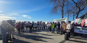 白石市上百居民在白石海濱長廊舉行和平示威，反對卑詩省政府強加在各城市的「支援性房屋」项目