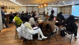 天下不可操控，只可顺应；凡是用力过度，必然走向反面！