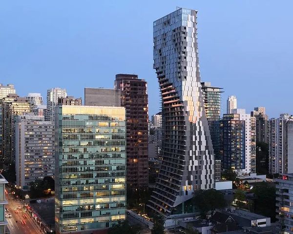 温哥华大型地产项目频频暴雷
