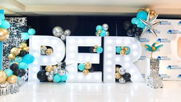 温哥华荣盛地产公司盛大举办第六届年度颁奖庆典暨慈善晚宴