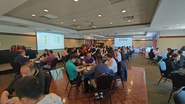 以牌会友、以赛促情 - 记2025年6月俱乐部"掼.蛋"联谊月赛