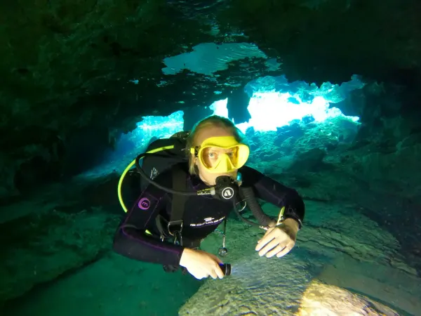 Empowering Business Leaders to be Savable Victims: Drawing Incident Response Insights from Rescue Scuba Diving