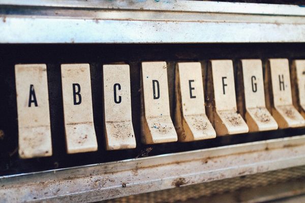 The ABC guide to  competitive 
 sales enablement