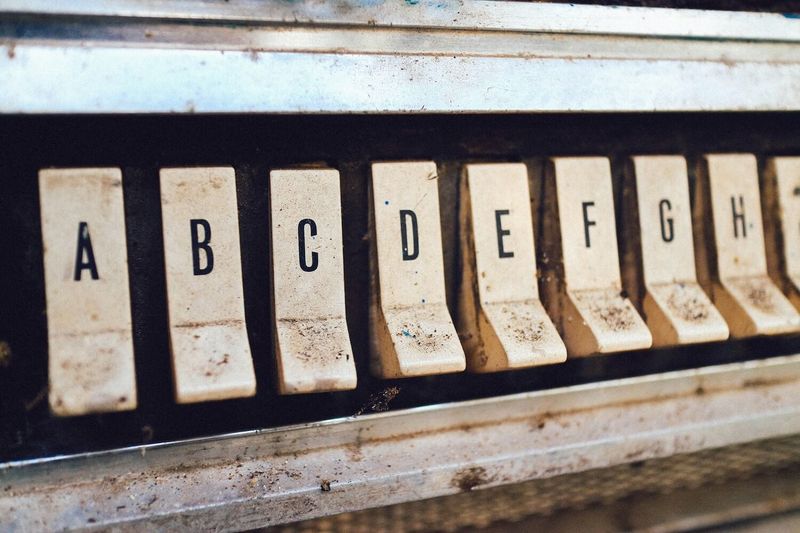 The ABC guide to  competitive 
 sales enablement