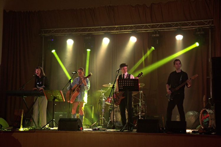 Rok 2025 v rytmu PoPÇornu: Ohlédnutí za nezapomenutelnou jízdou!🍿🎸