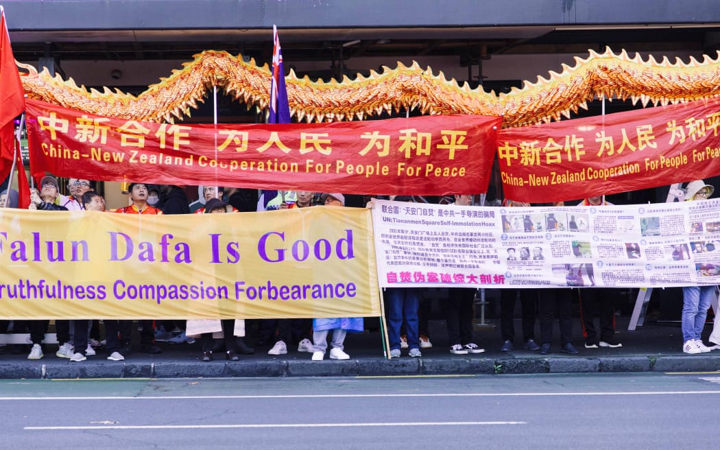 Supporters and protesters gather for Li Qiang's visit, 14th June 2024, Auckland