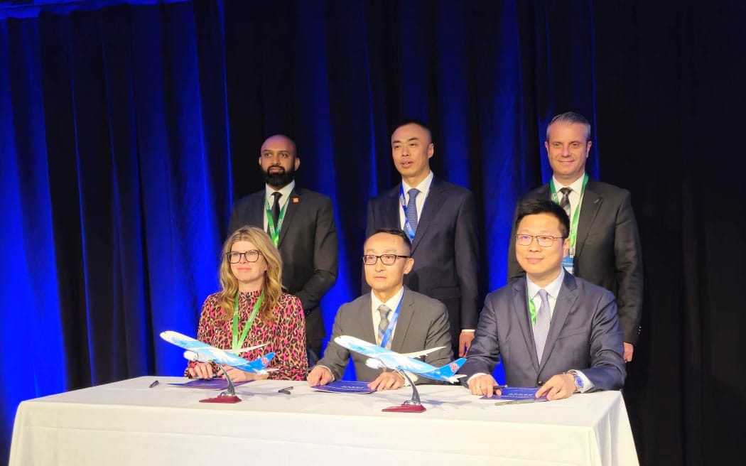 Tātaki Auckland Unlimited, Auckland Airport, and China Southern Airlines Signed a memorandum of understanding (MOU) to work together to grow Auckland as a destination for Chinese business travelers, particularly for conferences and meetings, trade exhibitions, and business incentive travel.
