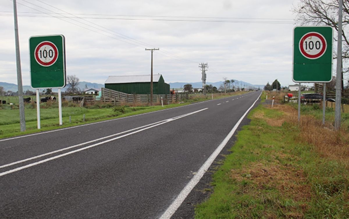 中国游客南岛被捕，驾照当场吊销