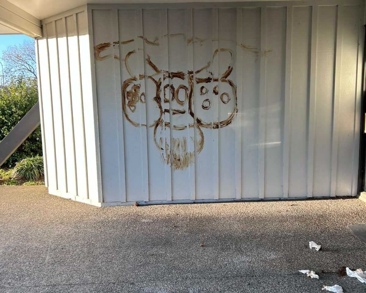 奥克兰东区教堂遭粪便攻击