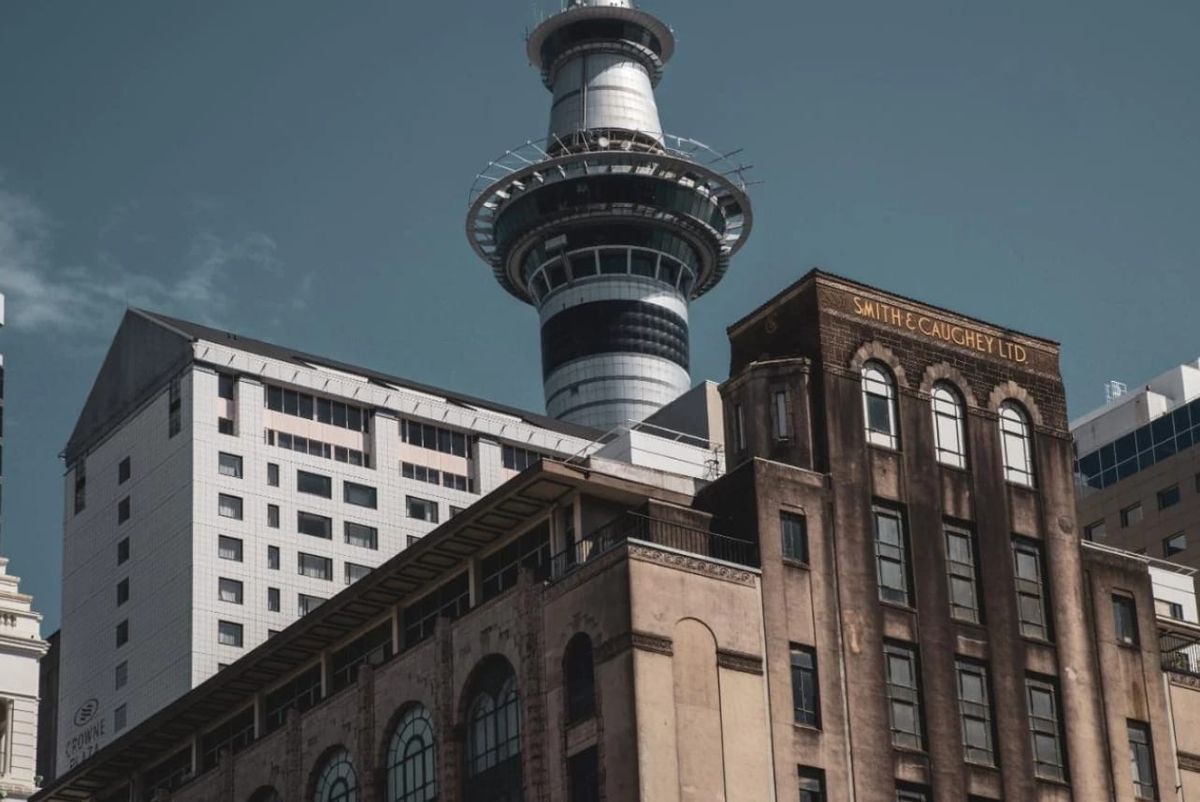 Smith & Caughey’s提前谢幕