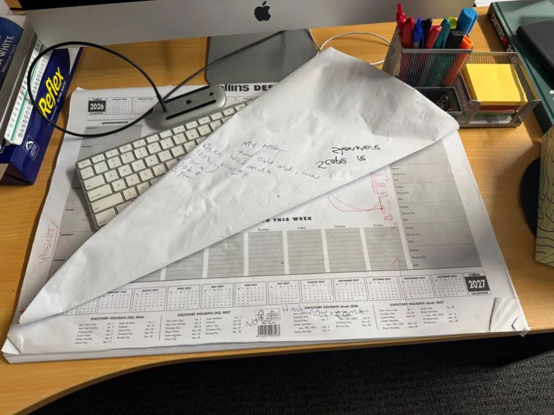 小偷“洗劫”新西兰公司办公室，留下的纸条却让人沉默