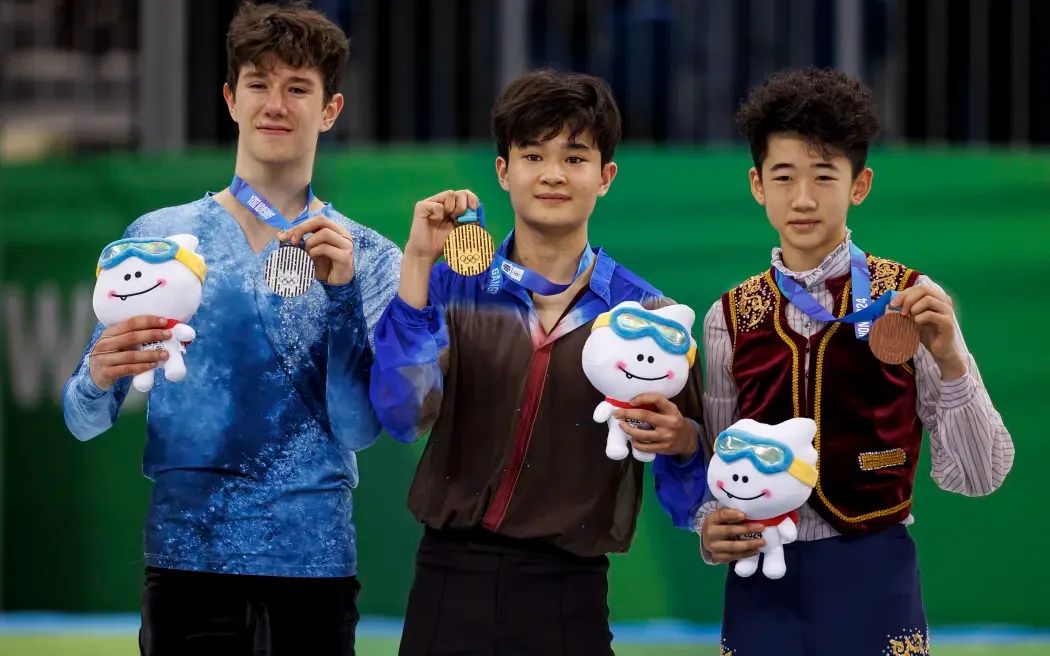 华裔运动员李彦皞摘得新西兰史上首枚冬奥会花滑项目奖牌