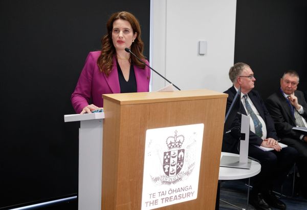 财政部长：考虑提高KiwiSaver缴款比例