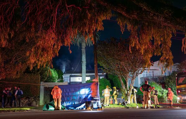 奥克兰火灾烧出一个犯罪现场