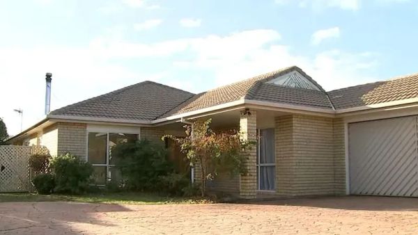 住了两年才查出自家是“毒屋”，新西兰3娃夫妇崩溃