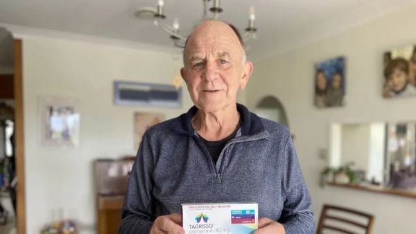 新西兰患癌老人痛诉：“18万的治疗费，2.5万是税费，太离谱”