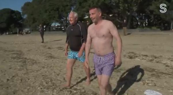 新西兰副总理：“小病去药房解决！”