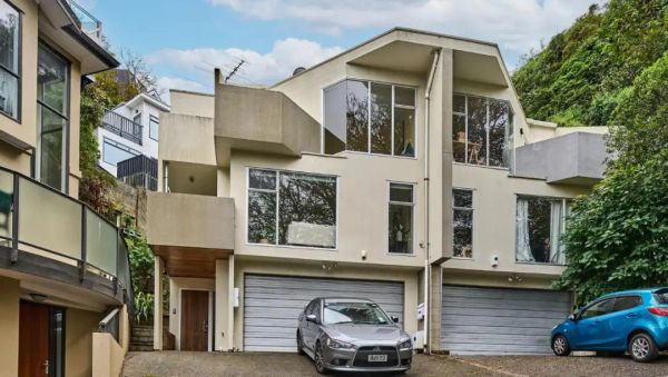 最近新西兰流行“$1起拍”卖房，奥克兰已有多套成交