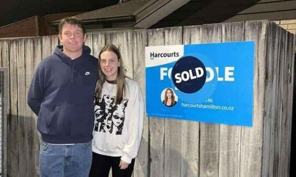 “开破车做电焊工”，19岁新西兰小伙两年存够首付，买下第一套房