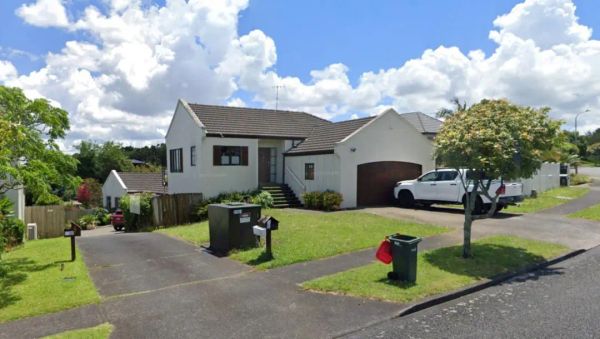 新西兰移民夫妇被“套路”买下漏水房，60万房贷，换来48万烂屋