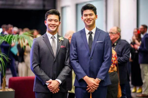 奥克兰普通公校毕业，华人兄弟双双踏入美国名校