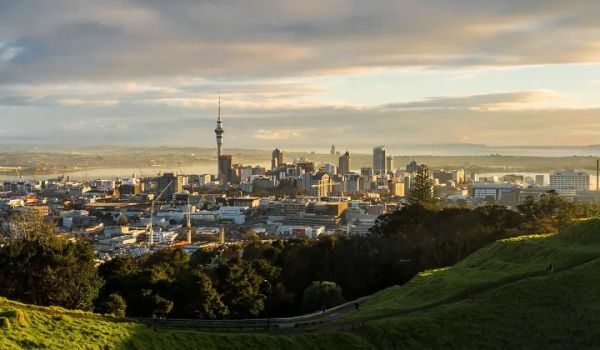 最新公布：奥克兰房价中位数跌破百万！这些地区却大涨