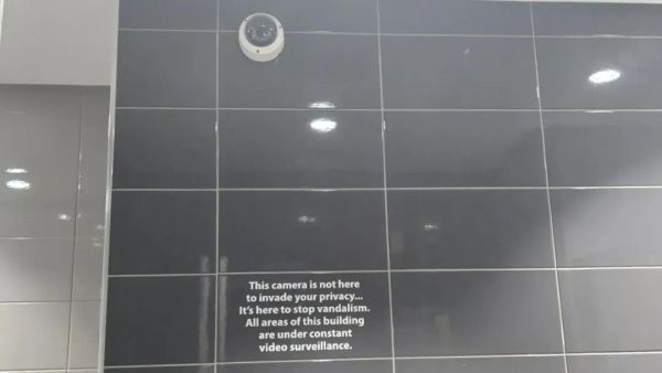 新西兰麦当劳在厕所装监控